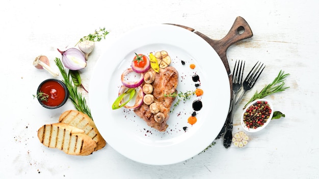 Talerz z kilkoma potrawami